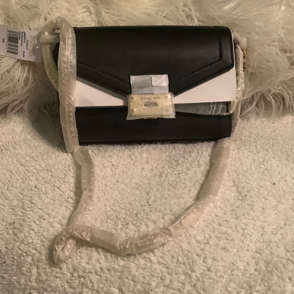 ❤️ Michael Kors Kinsley Medium Black Leather Shoulder Bag